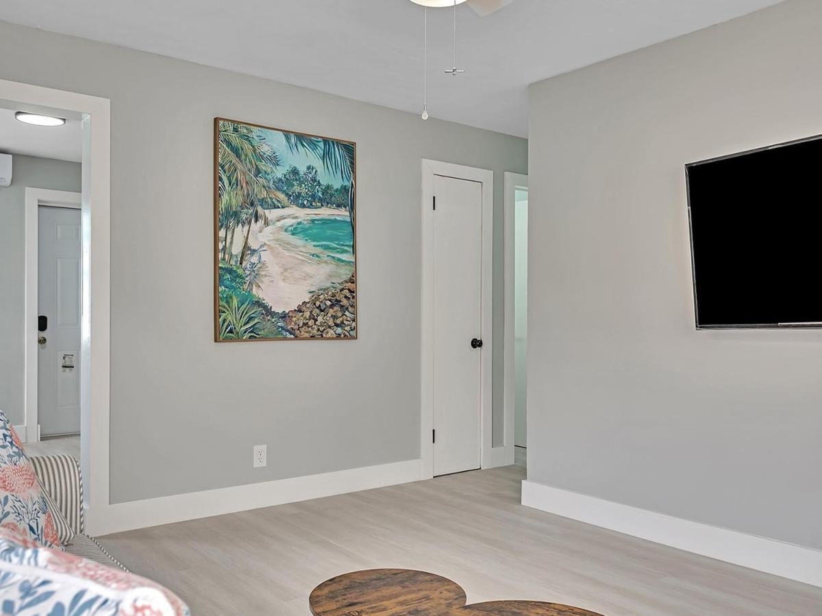 The Shell On Walnut 1br1bath Hollywood Free Parking